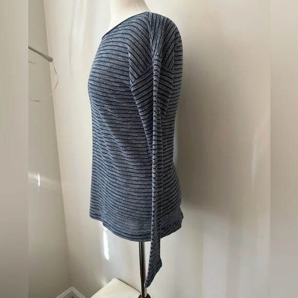 Lou and Gray Shirt, Size S, GUC - Picture 5 of 5